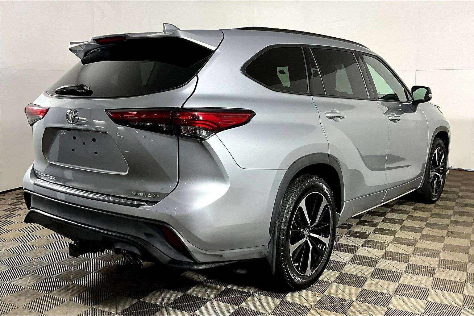 used 2021 Toyota Highlander car, priced at $35,998