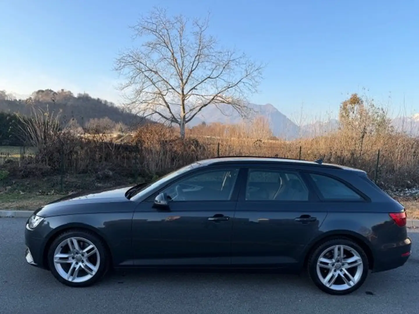 Audi A4 Avant 2.0 tdi Sport 150cv Grau - 1