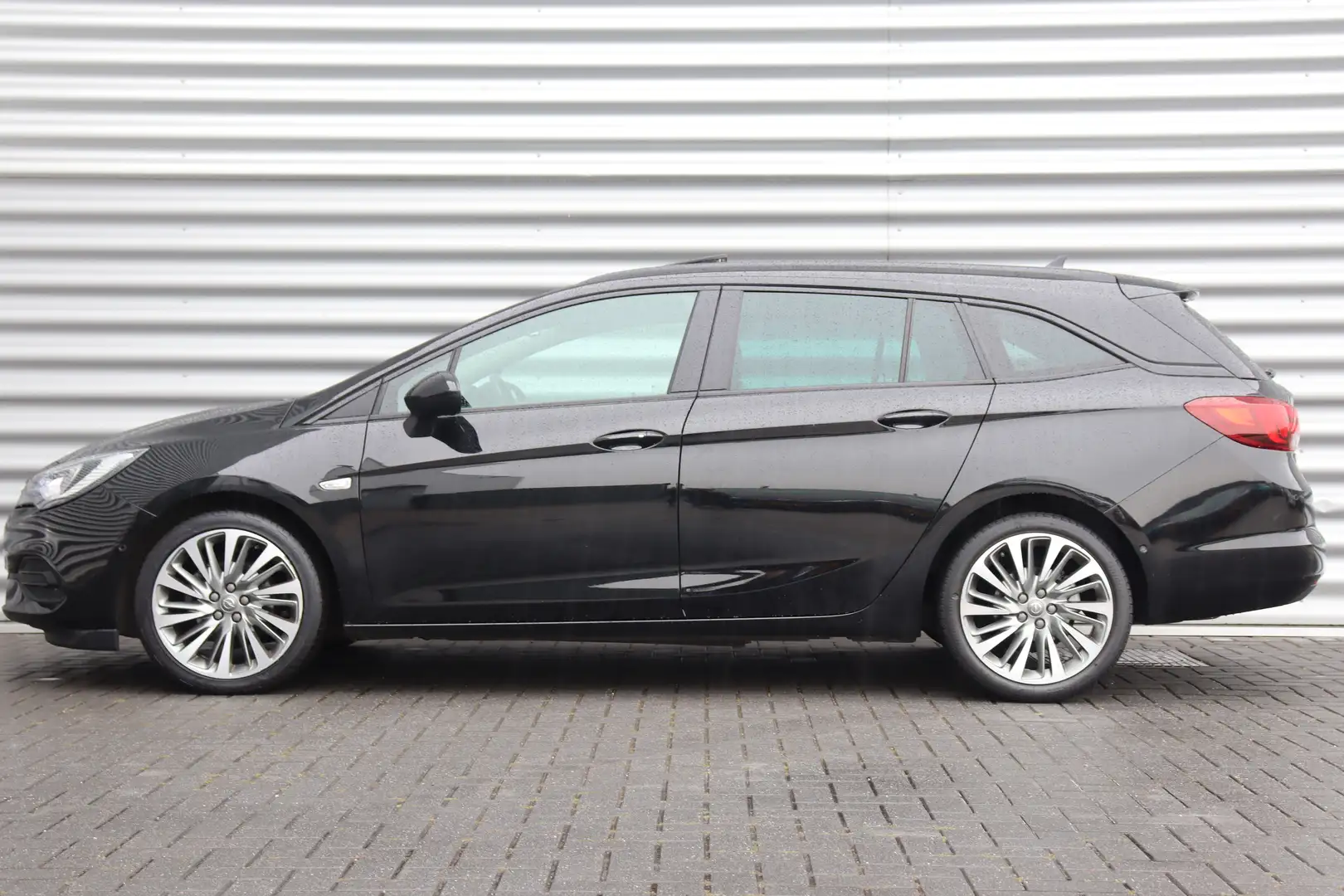 Opel Astra Sports Tourer 1.2 TURBO 130PK ELEGANCE+ / NAVI / L Schwarz - 2