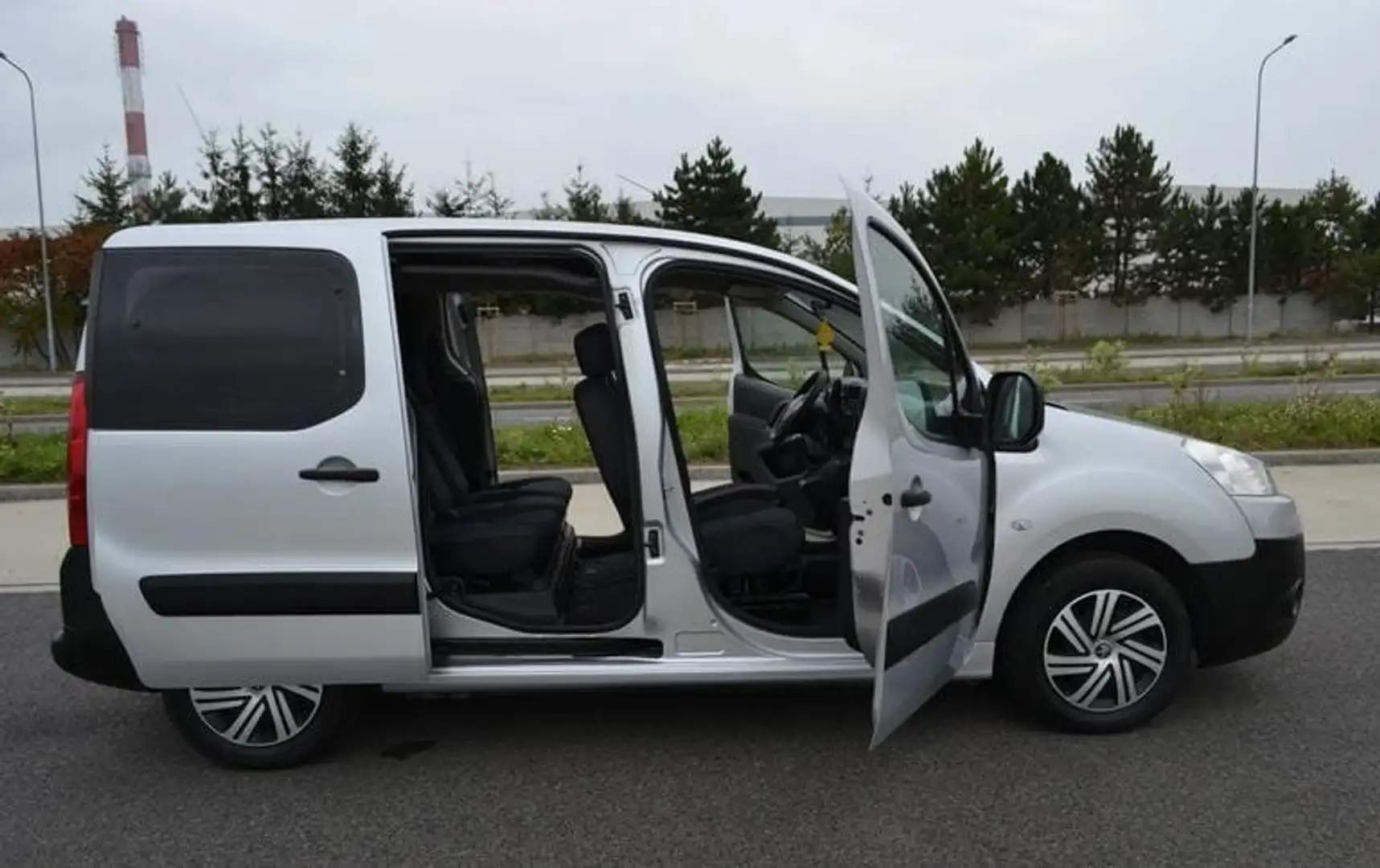 Peugeot Partner Partner 1.4i Relax Grijs - 1