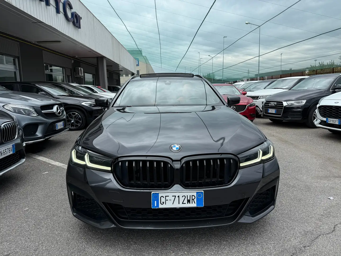 BMW 530 Serie 5 Touring LCI 530d Touring mhev  MSPORT Schwarz - 2