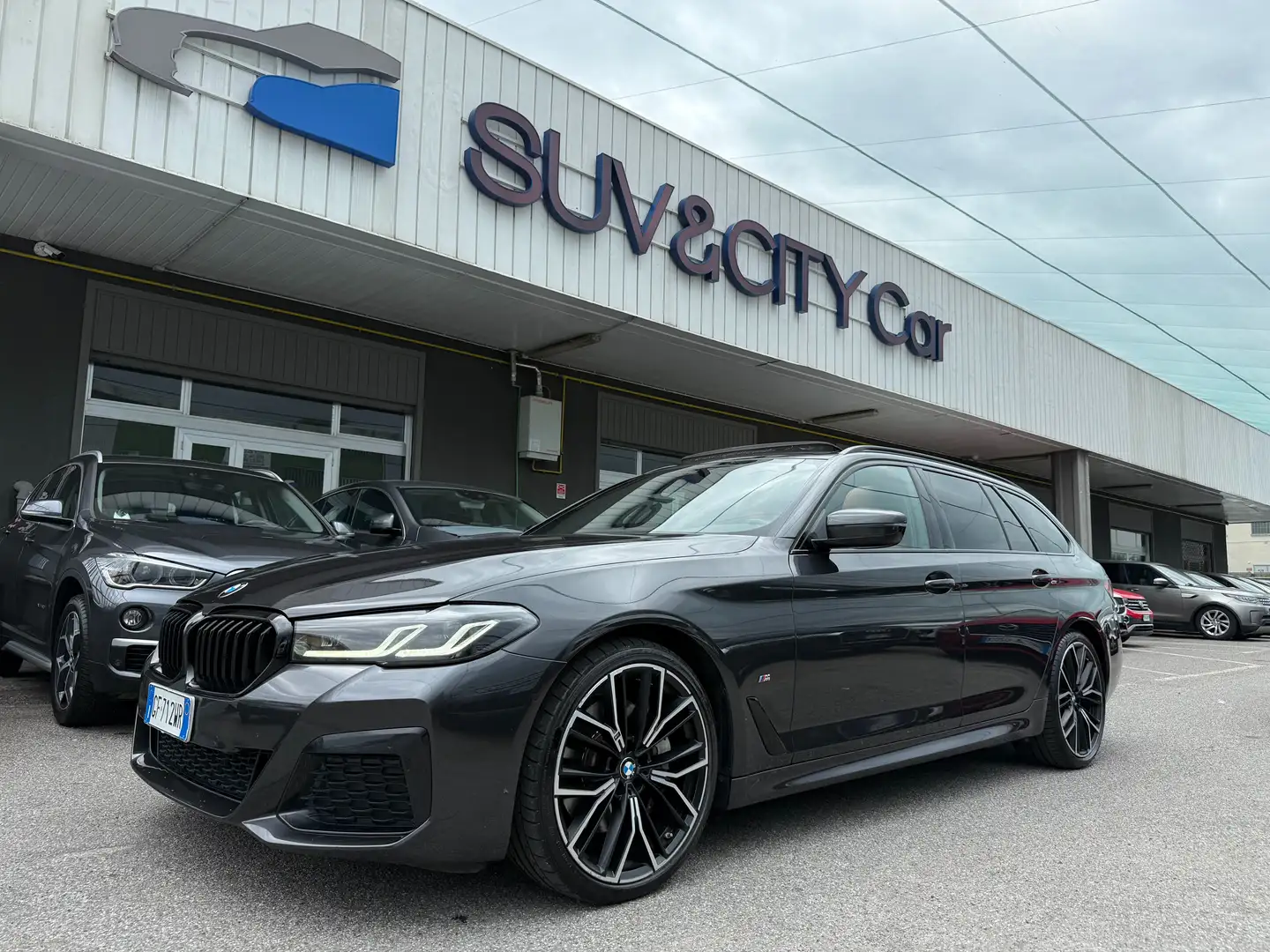 BMW 530 Serie 5 Touring LCI 530d Touring mhev  MSPORT Schwarz - 1