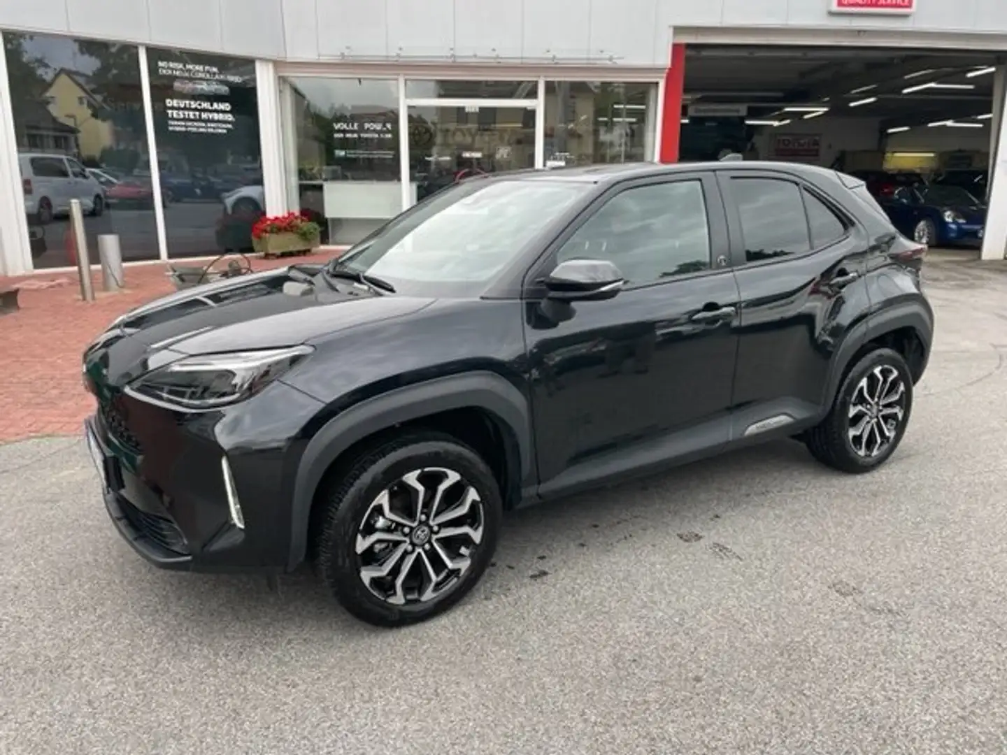Toyota Yaris Cross Hybrid FWD Team Deutschland Schwarz - 2