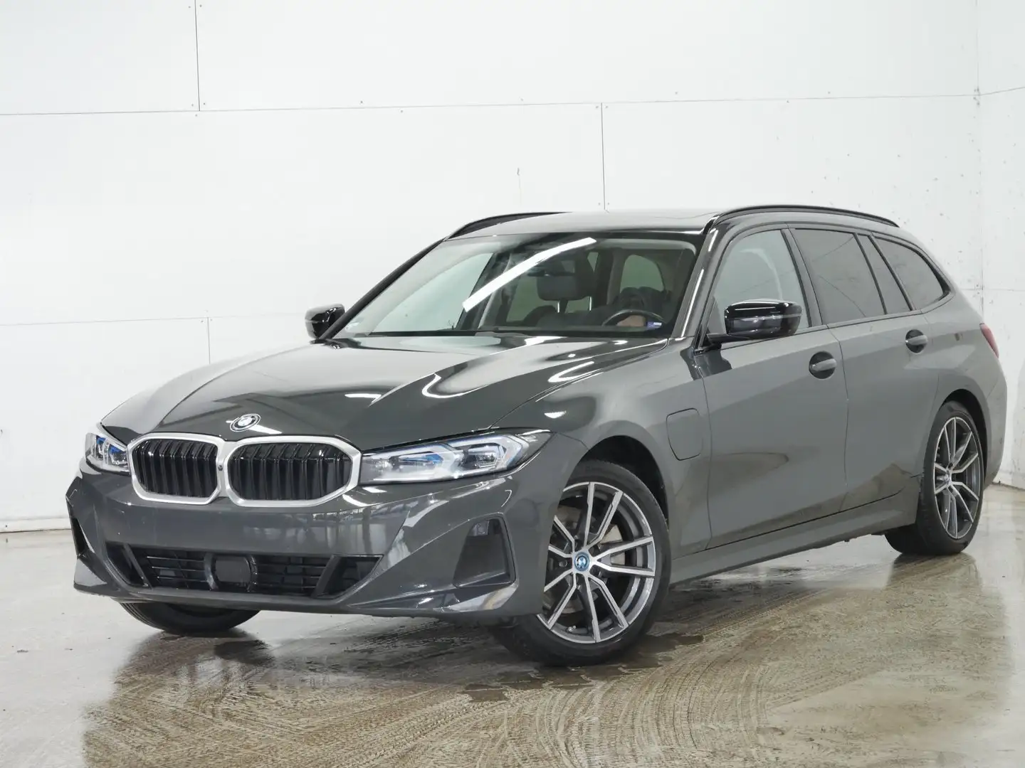 BMW 330 e xDrive Touring Automatic Innovationsp. AHK Grau - 2
