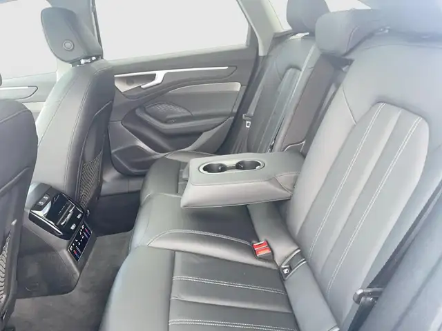 Audi A6 view 12