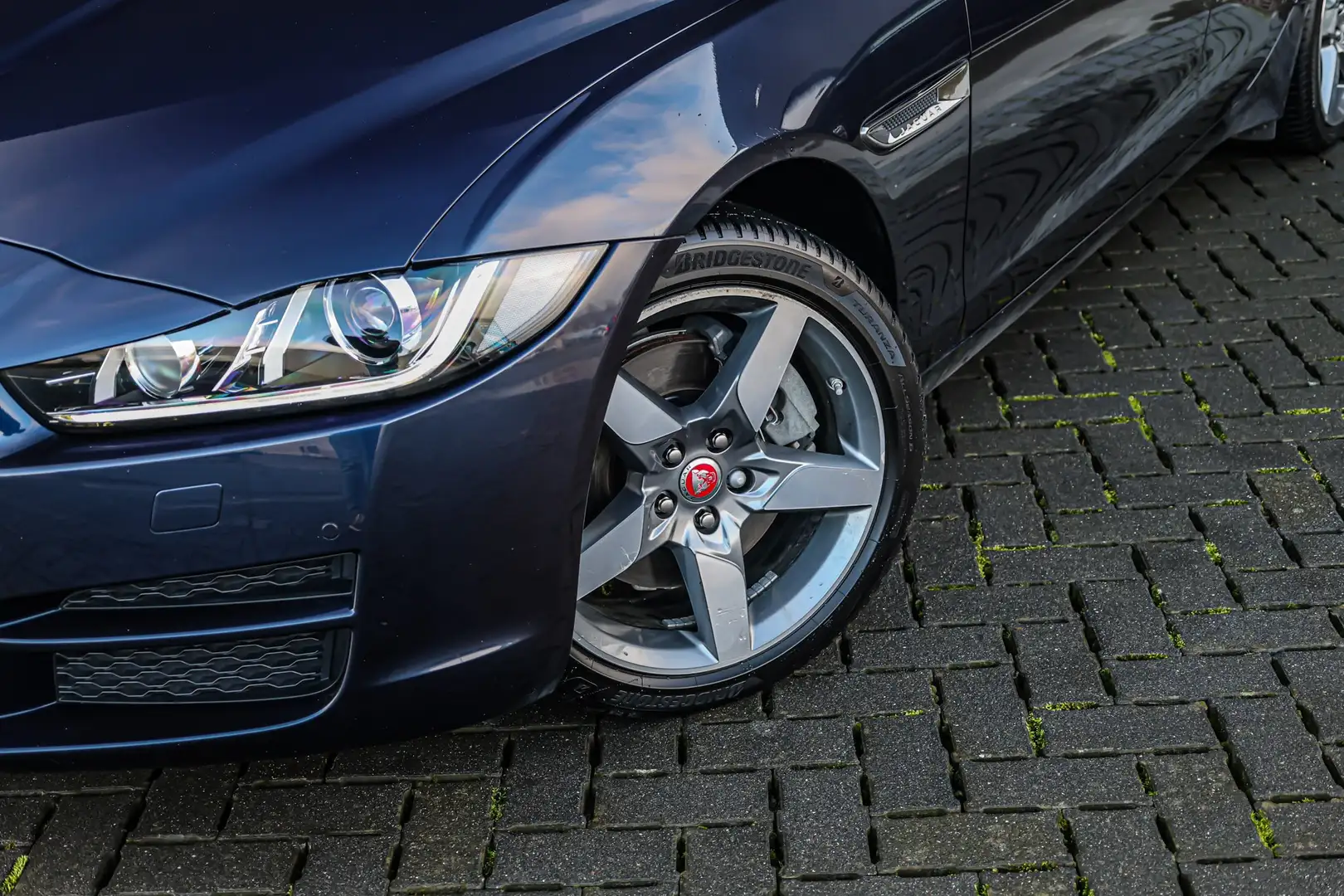 Jaguar XE 20t Pure-Cruise Control Blau - 2