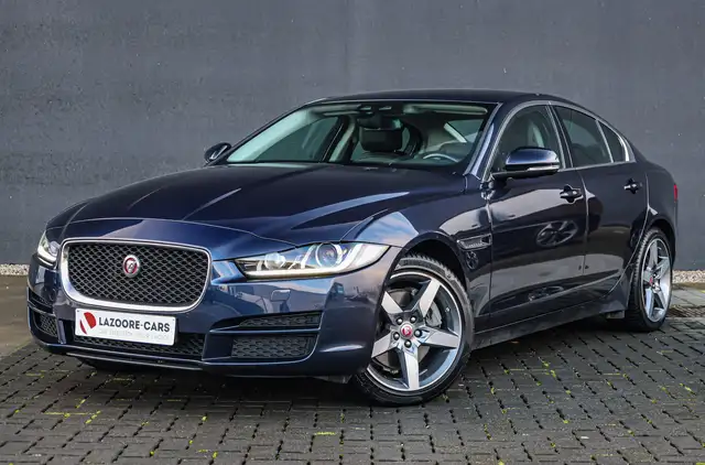 Jaguar XE 20t Pure-Cruise Control