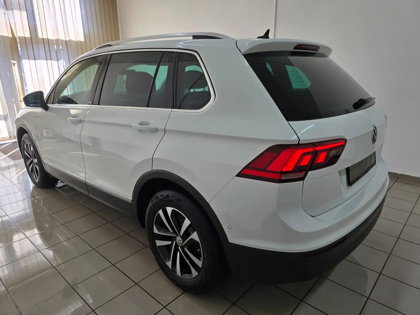 Volkswagen Tiguan 1.5 TSI United DSG Standheizung Kamera ACC AHK Weiß - 2