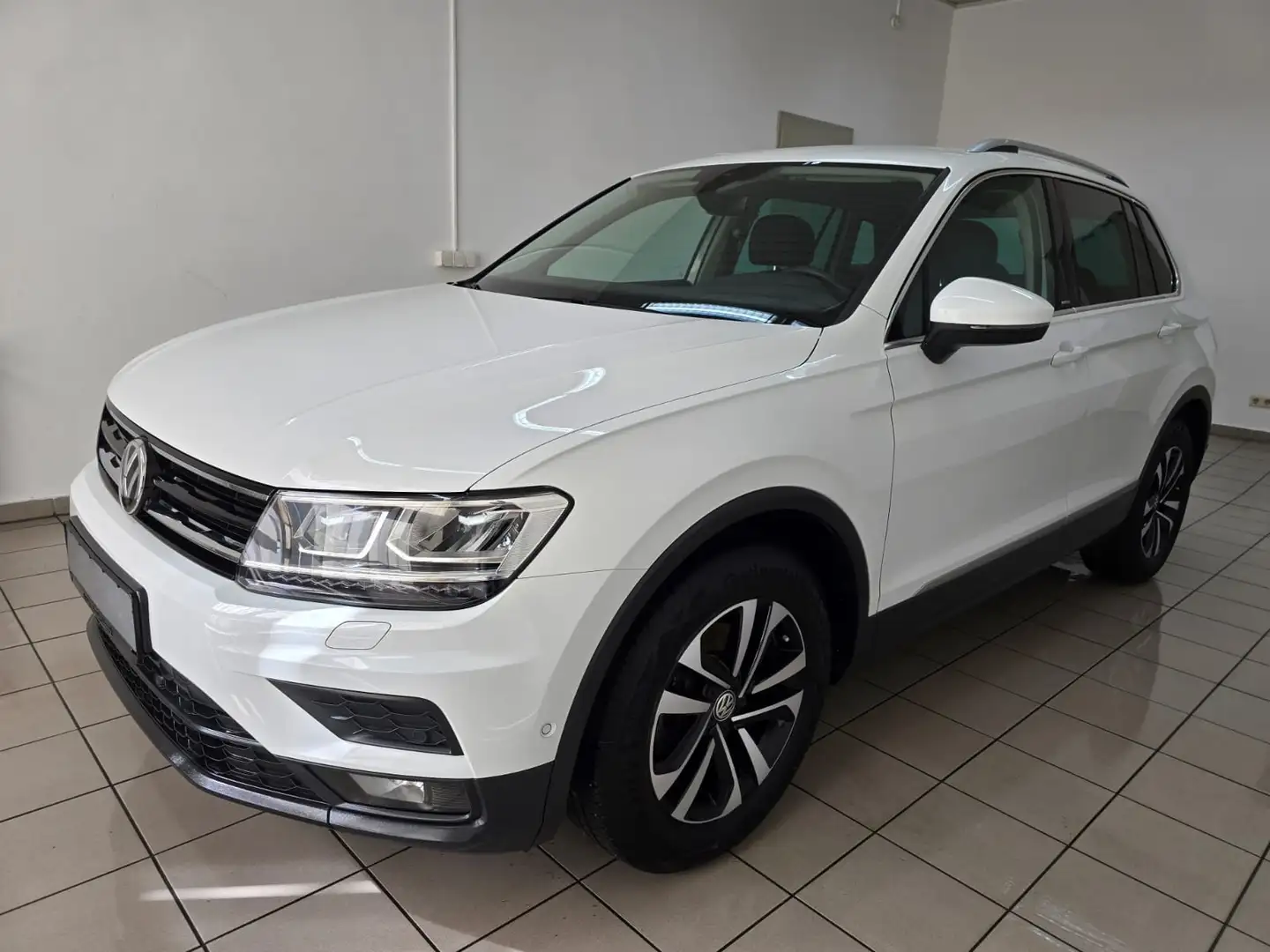 Volkswagen Tiguan 1.5 TSI United DSG Standheizung Kamera ACC AHK Weiß - 1