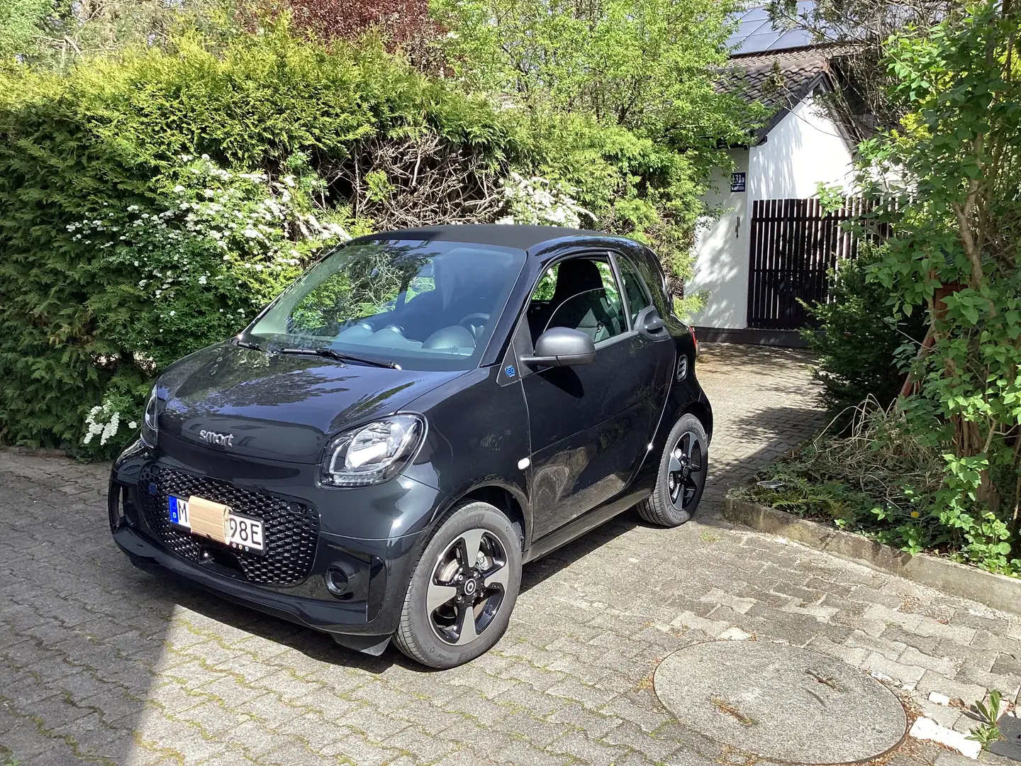 smart forTwo smart fortwo coupe EQ Schwarz - 1