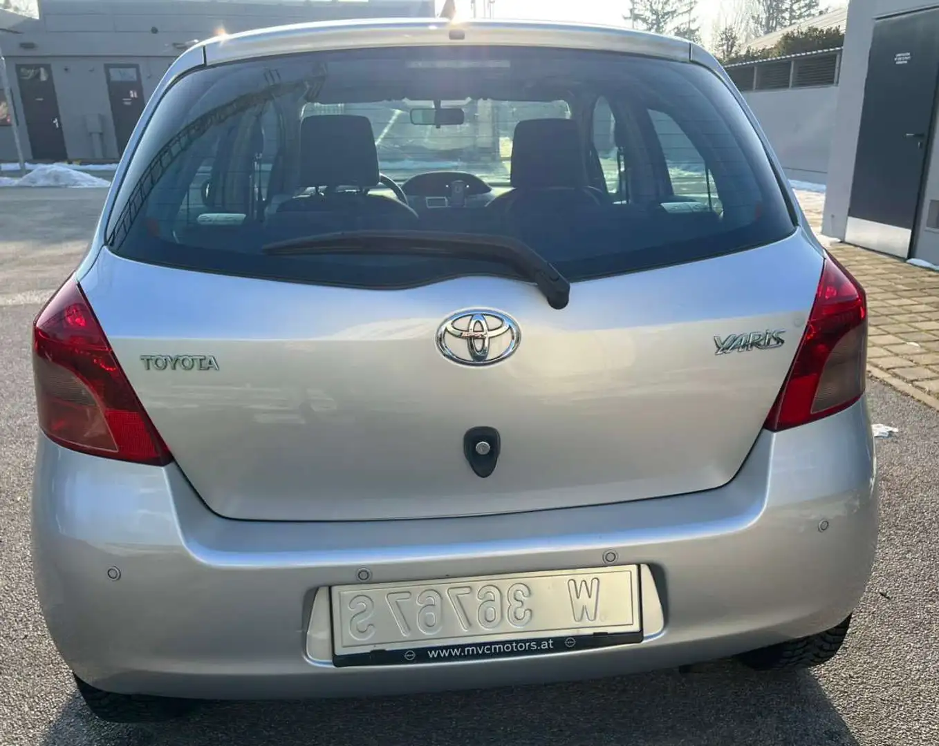 Toyota Yaris Yaris 1,3 VVT-i Cool MMT Cool Silber - 1