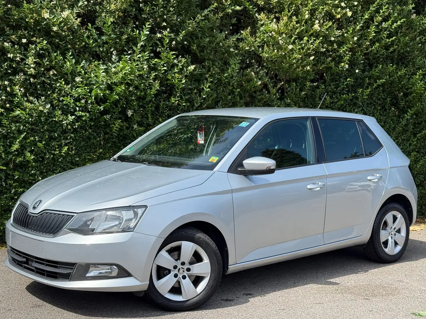 Skoda Fabia 1.2 TSI+AIRCO+ECRAN+JANTES+EURO 6B Grijs - 1