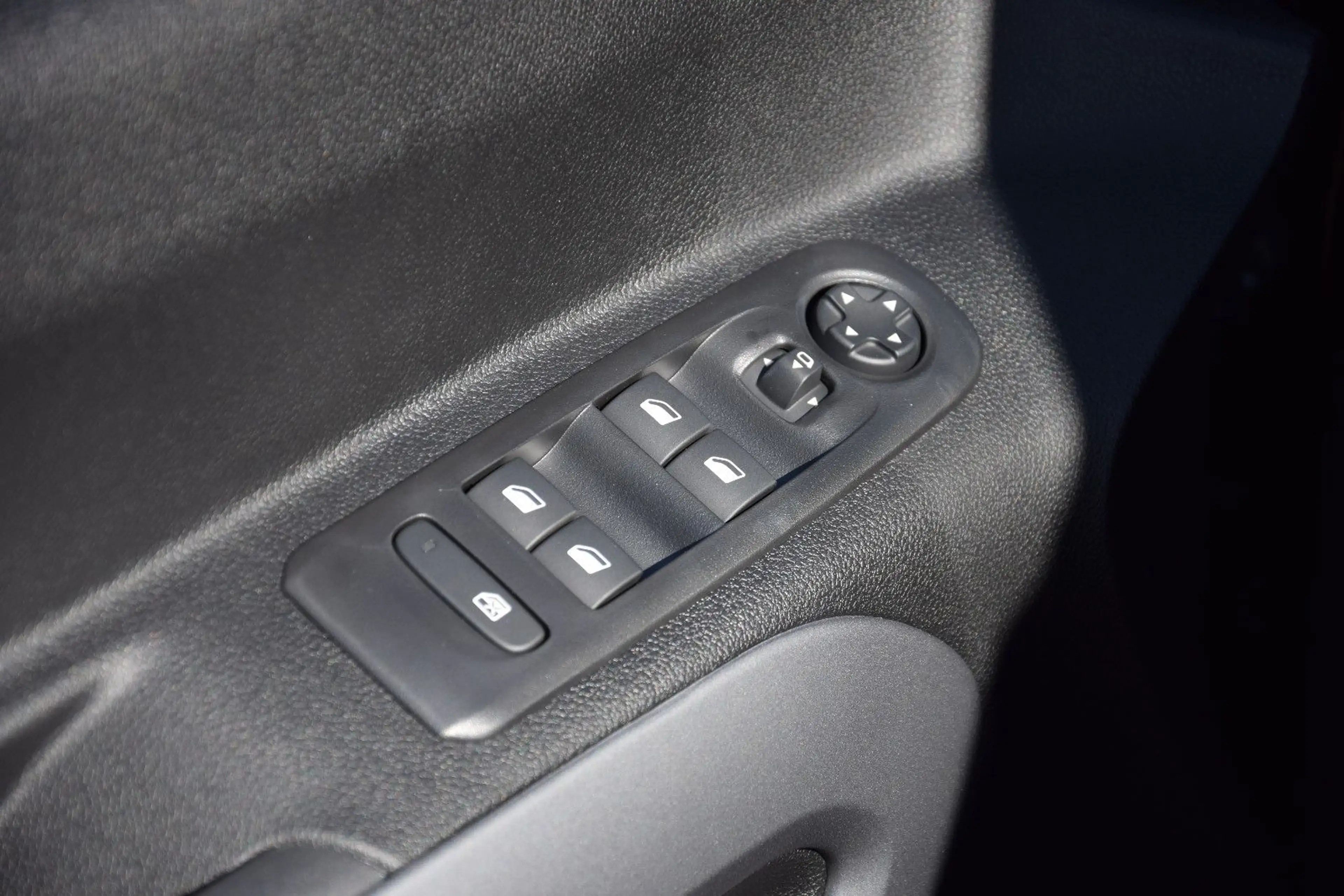Fiat Qubo L MAXI BlueHDi 130 NAV 7-SITZE DACHRELING — photo 4