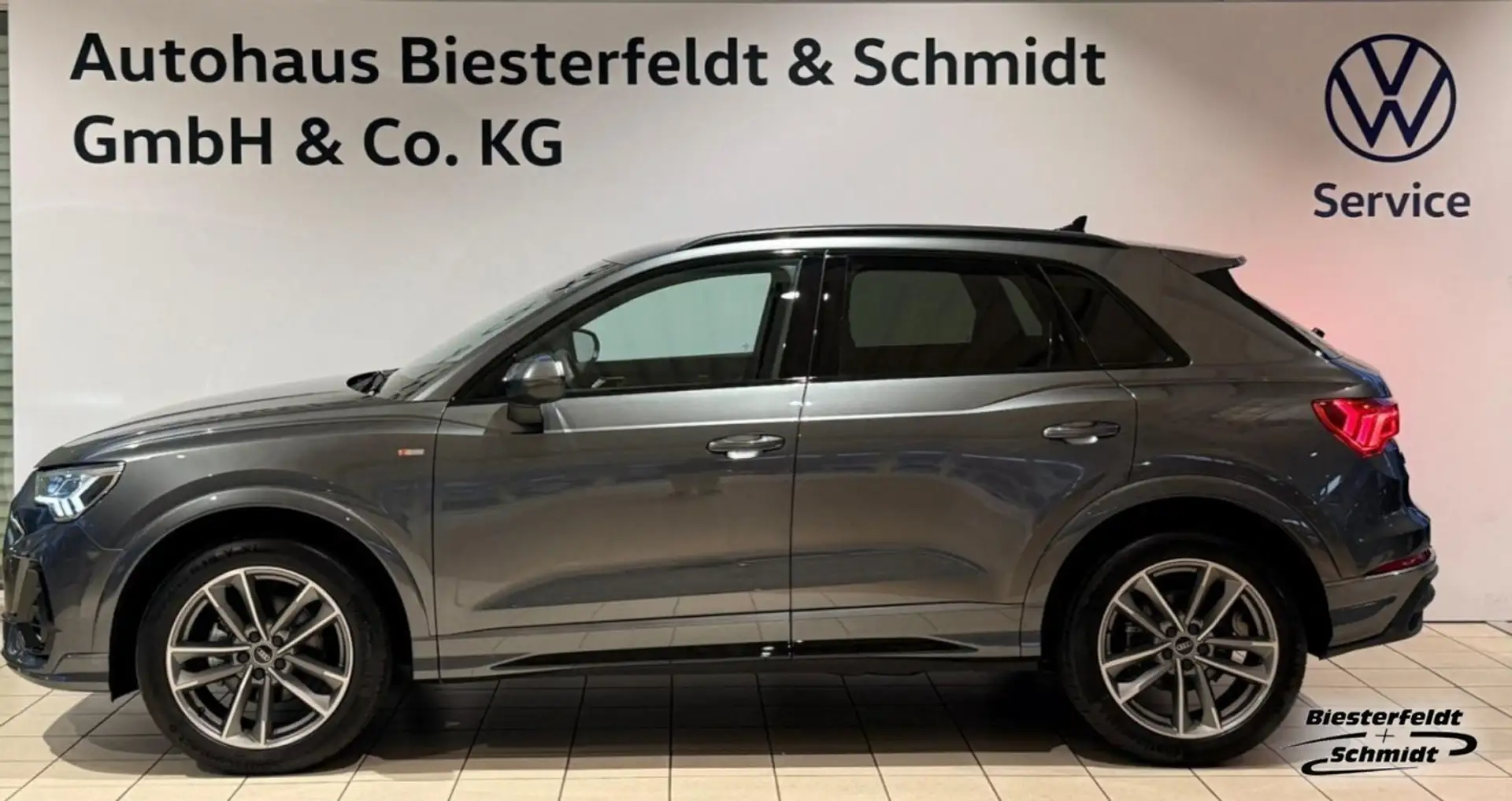 Audi Q3 1.5TFSI S line DSG AHK LED RFK SZH Navi Klima Grau - 1