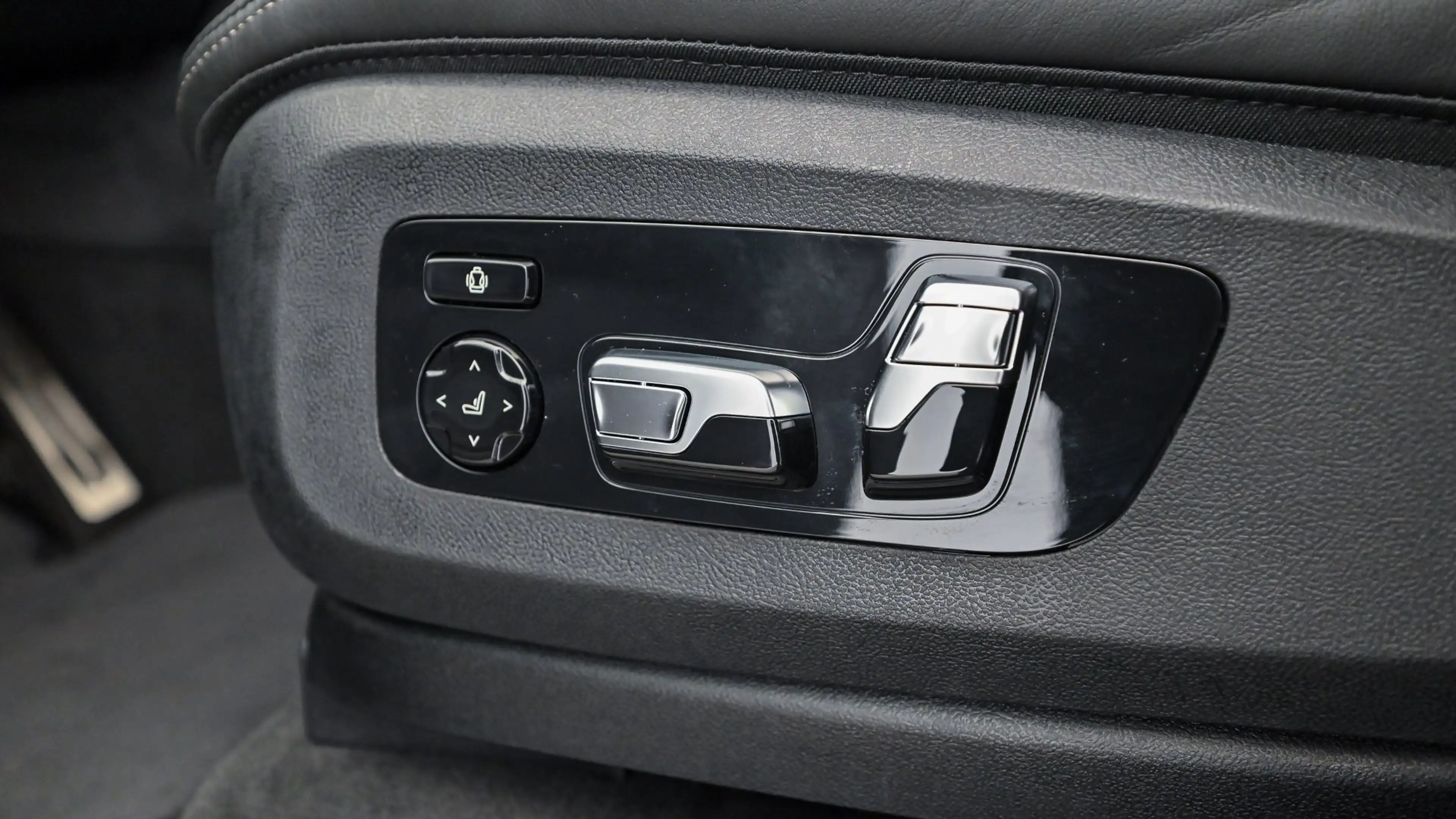 BMW X5 xDrive30d — photo 12