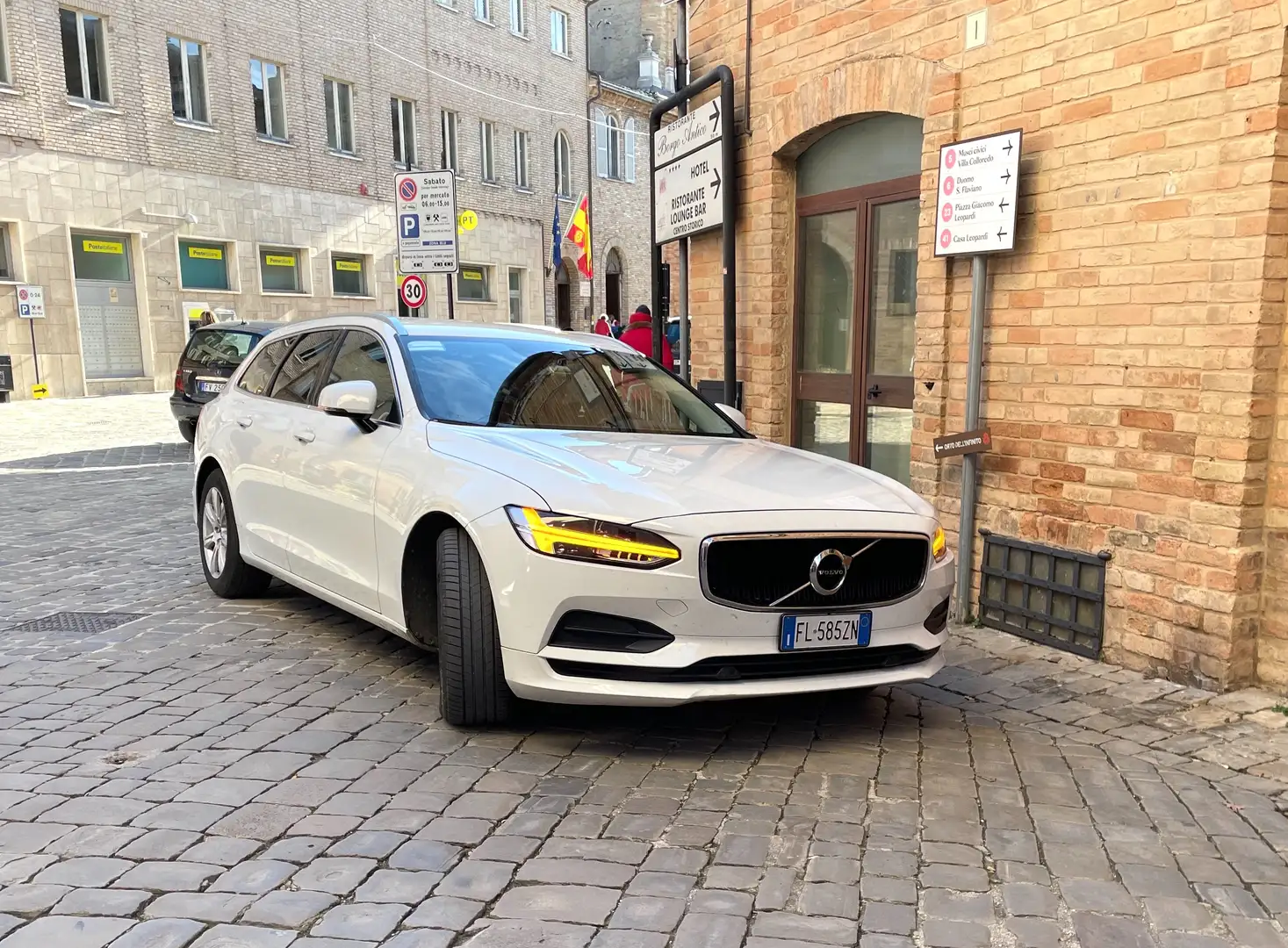 Volvo V90 V90 2.0 d4 Kinetic geartronic Bianco - 1