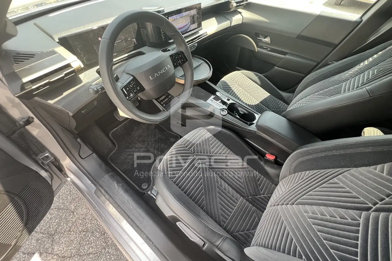 Lancia Ypsilon 2024 — фото 11