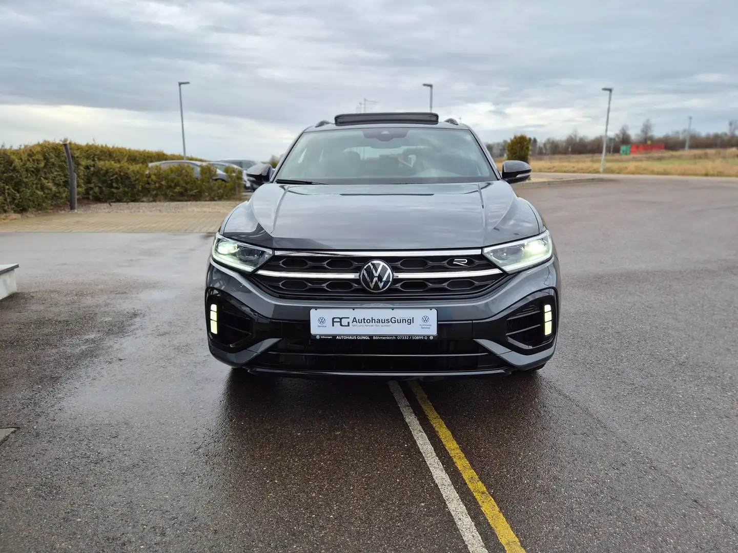 Volkswagen T-Roc R 2.0 TSI 300PS 4MOTION PANO/SHZ/AHK/R-AGA Grau - 2