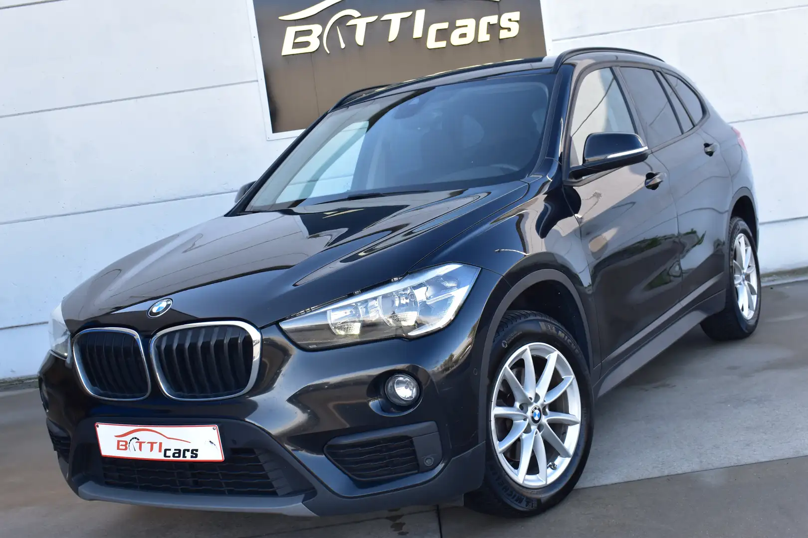 BMW X1 sDrive18dA *Leder* 2-zone Airco* HUD* Navi* Camera Negro - 1