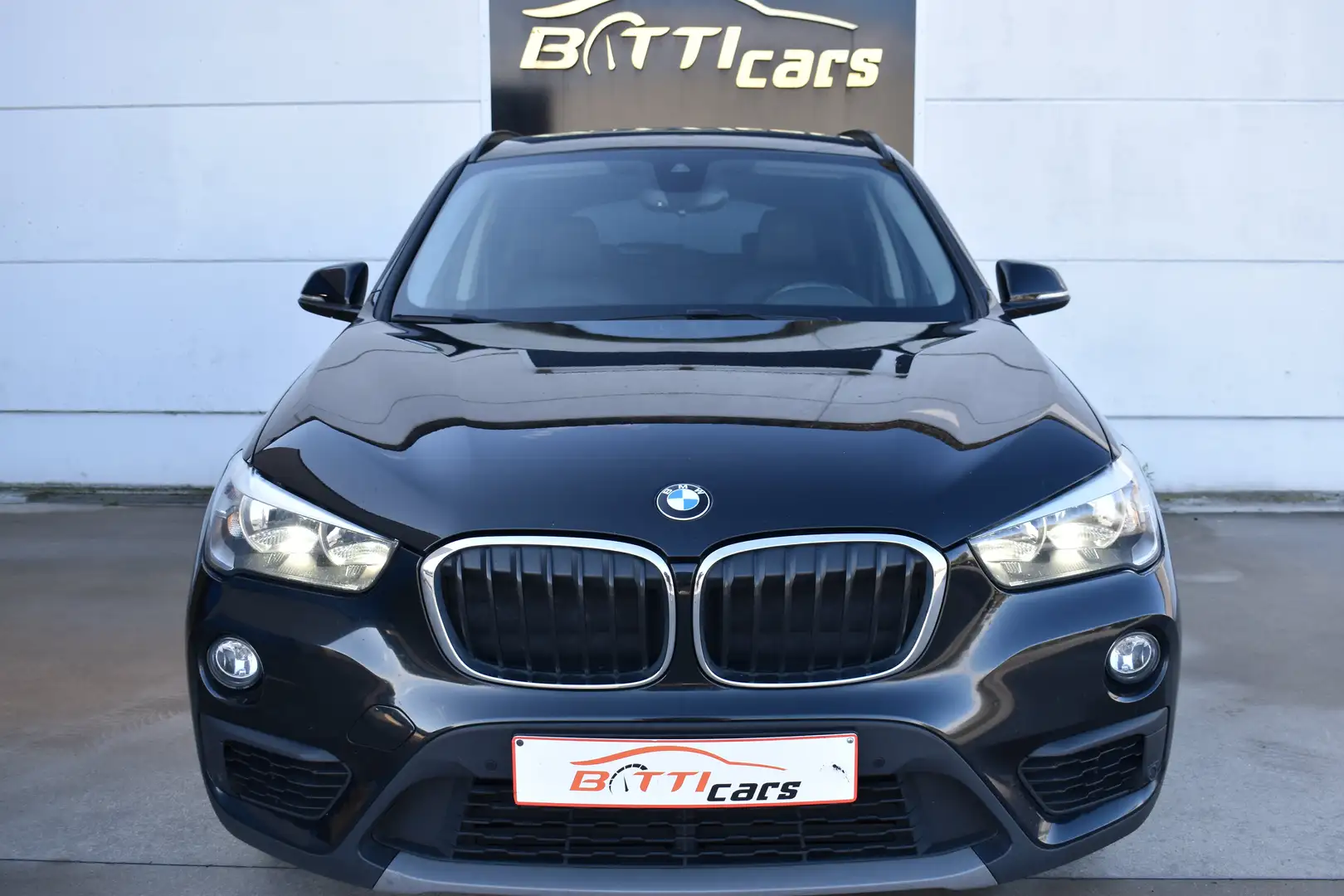BMW X1 sDrive18dA *Leder* 2-zone Airco* HUD* Navi* Camera Noir - 2