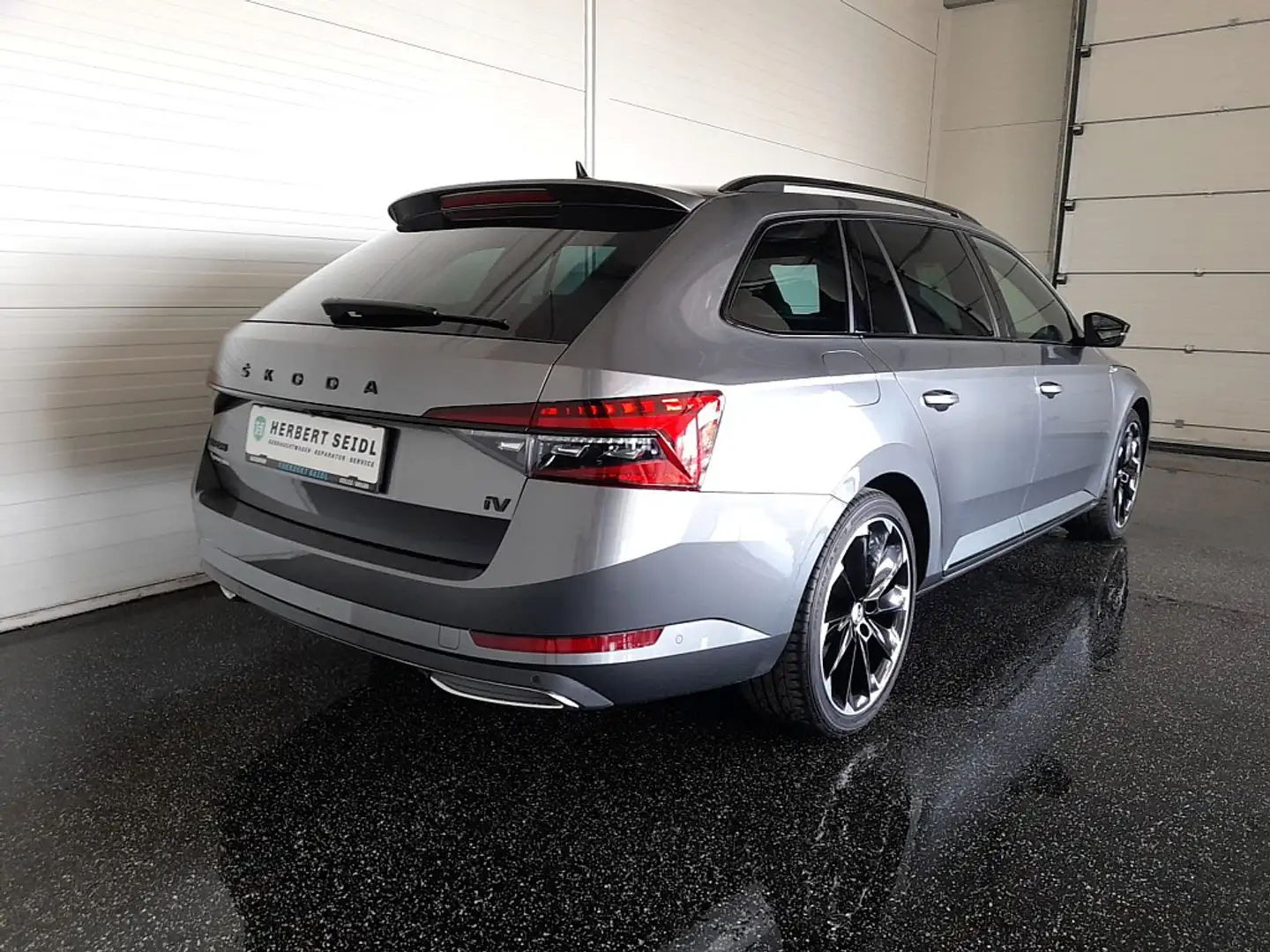 Skoda Superb Kombi SPORTLINE IV 156/218 DSG *STANDHZG / MATR... Grau - 2