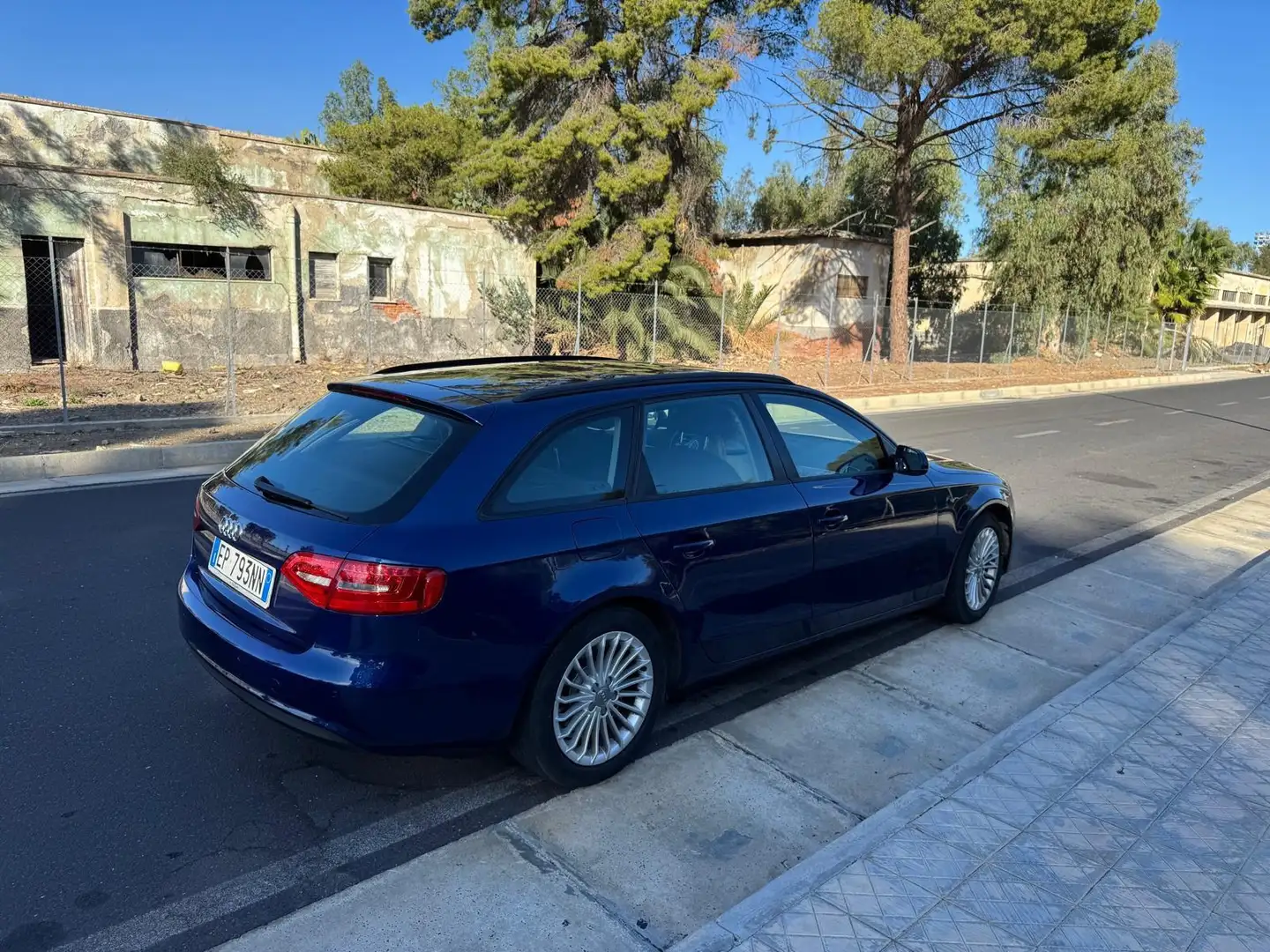 Audi A4 A4 IV 2012 Avant 2.0 tdi Business quattro 177cv Blu/Azzurro - 2