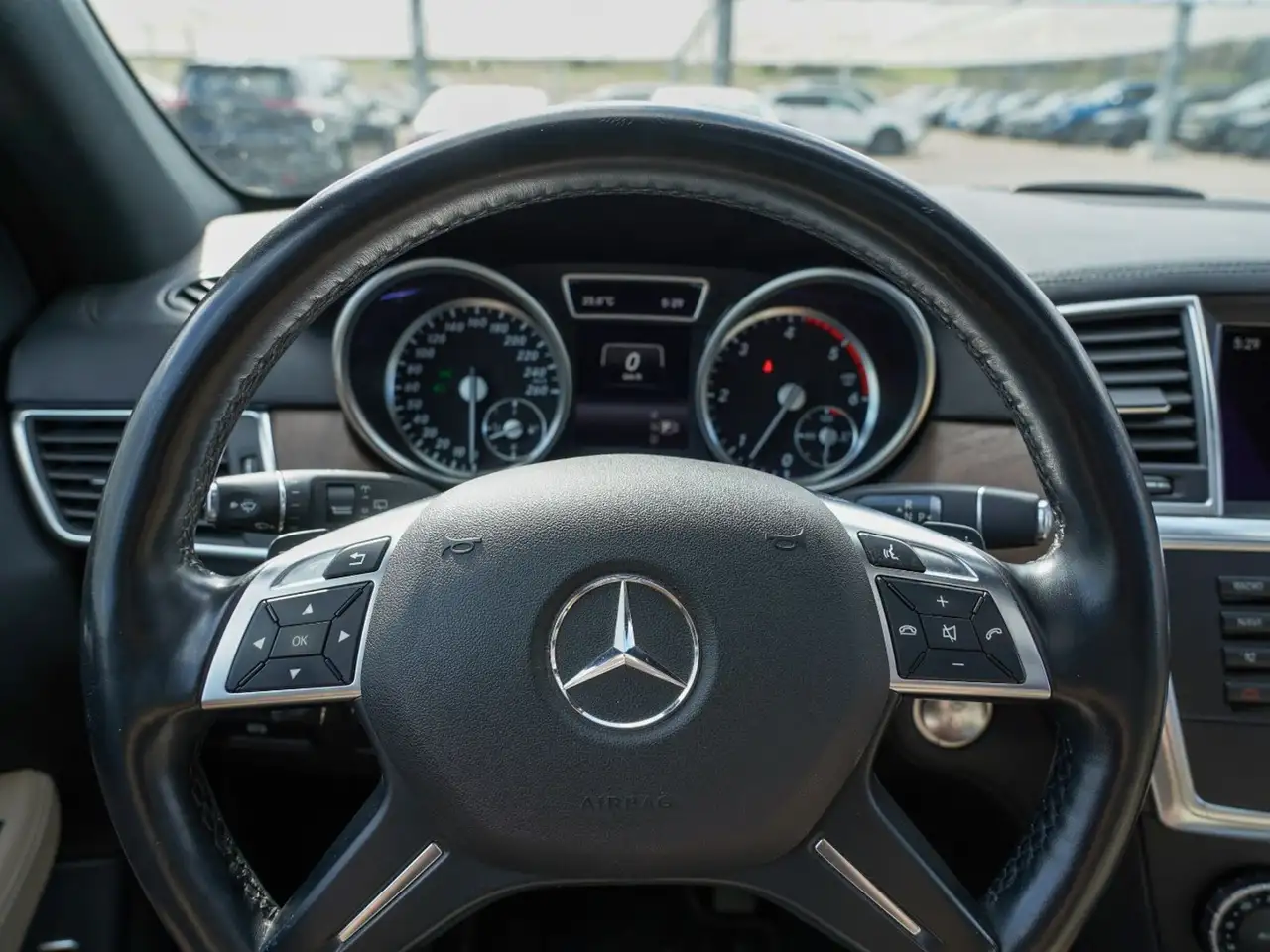 Mercedes-Benz M-Class снимка Mercedes-Benz M-Class