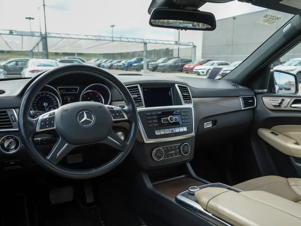 Mercedes-Benz M-Class снимка Mercedes-Benz M-Class