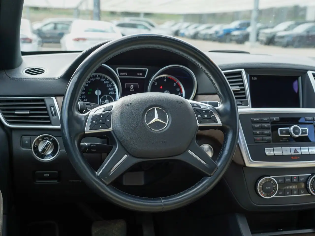 Mercedes-Benz M-Class снимка Mercedes-Benz M-Class