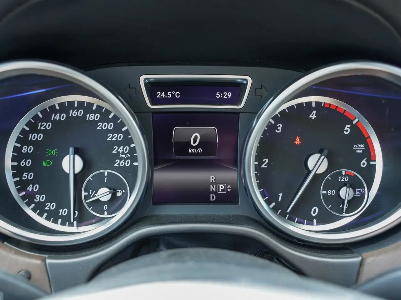 Mercedes-Benz M-Class снимка Mercedes-Benz M-Class