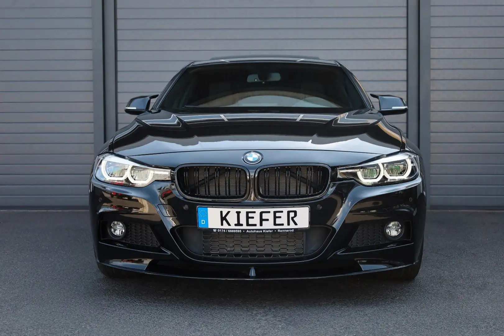 BMW 330 i xDrive M/H&K/CarPlay/SHZ/LHZ/TTW/KAMERA/R19 Schwarz - 2