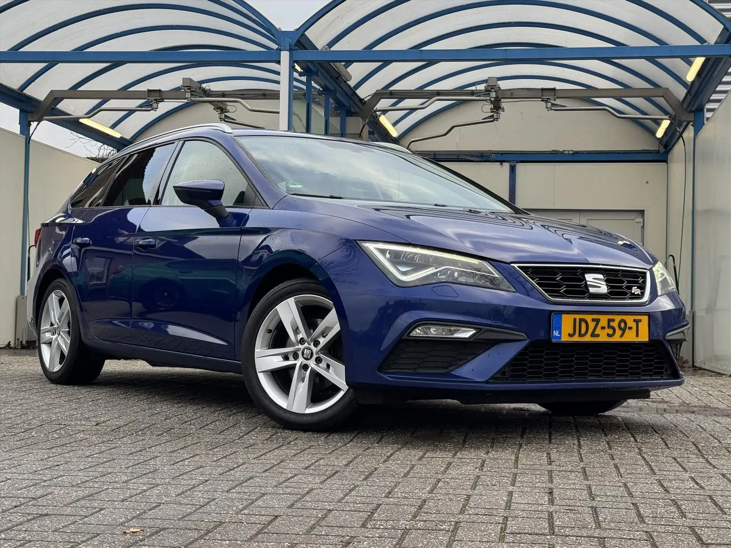 SEAT Leon Sportstourer 1.5 TSI 130PK FR Ultimate Edition / V Blau - 2