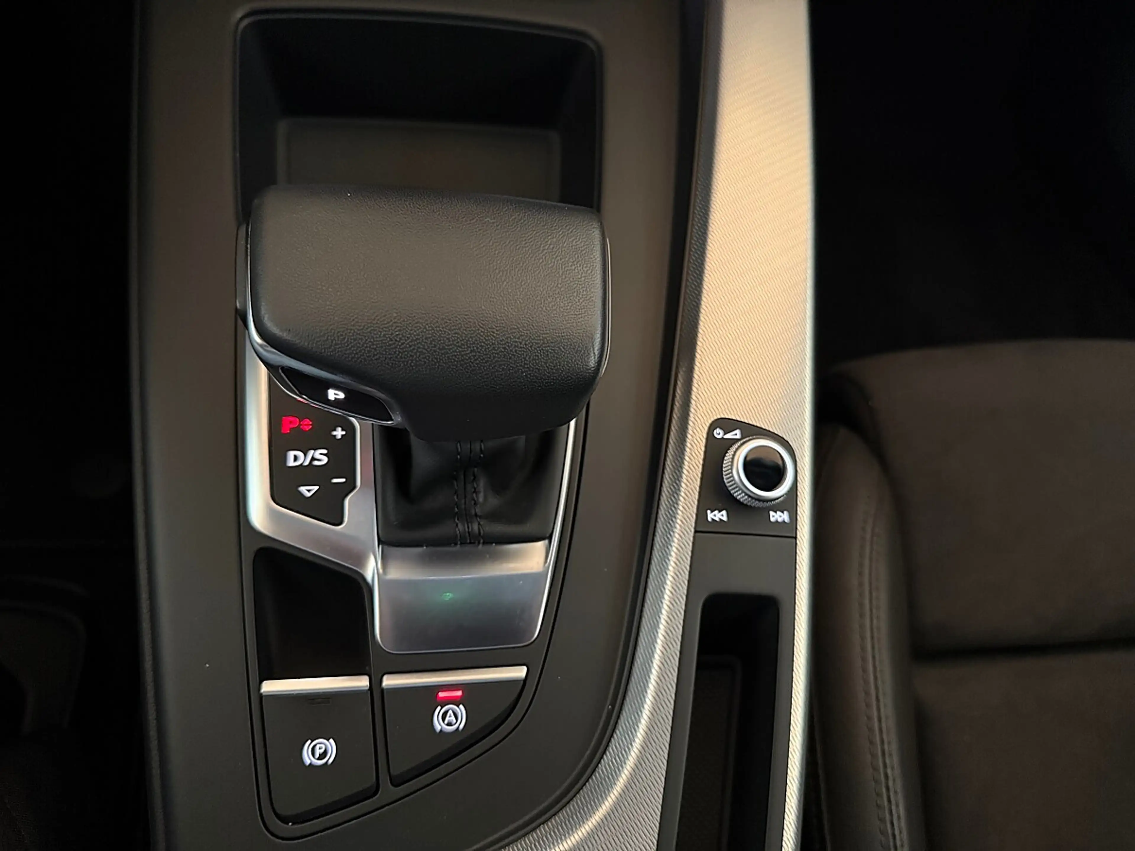 Audi A4 Avant 40 TDI S-line S-tronic S-LINE*VIRTUAL*AHK* — photo 28