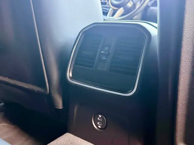Porsche Macan view 16