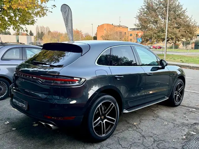 Porsche Macan view 5