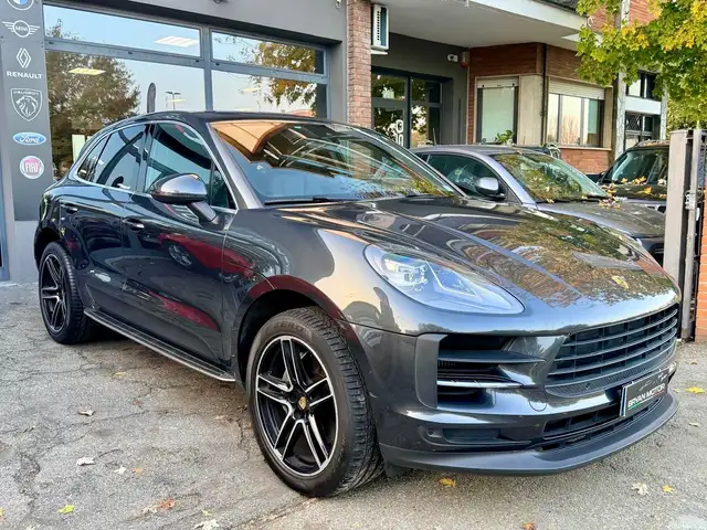Porsche Macan view 6