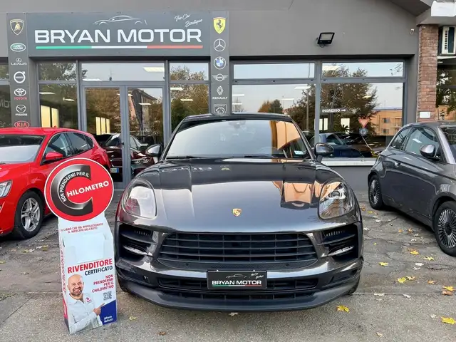 Porsche Macan view 2
