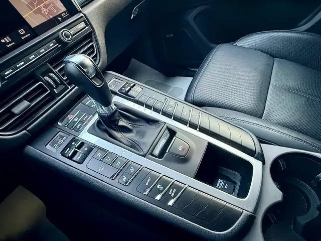 Porsche Macan view 14