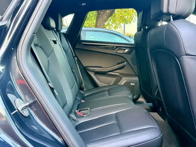 Porsche Macan view 10