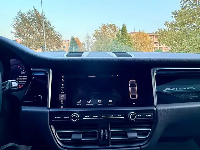 Porsche Macan view 15