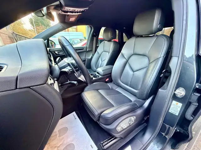 Porsche Macan view 8