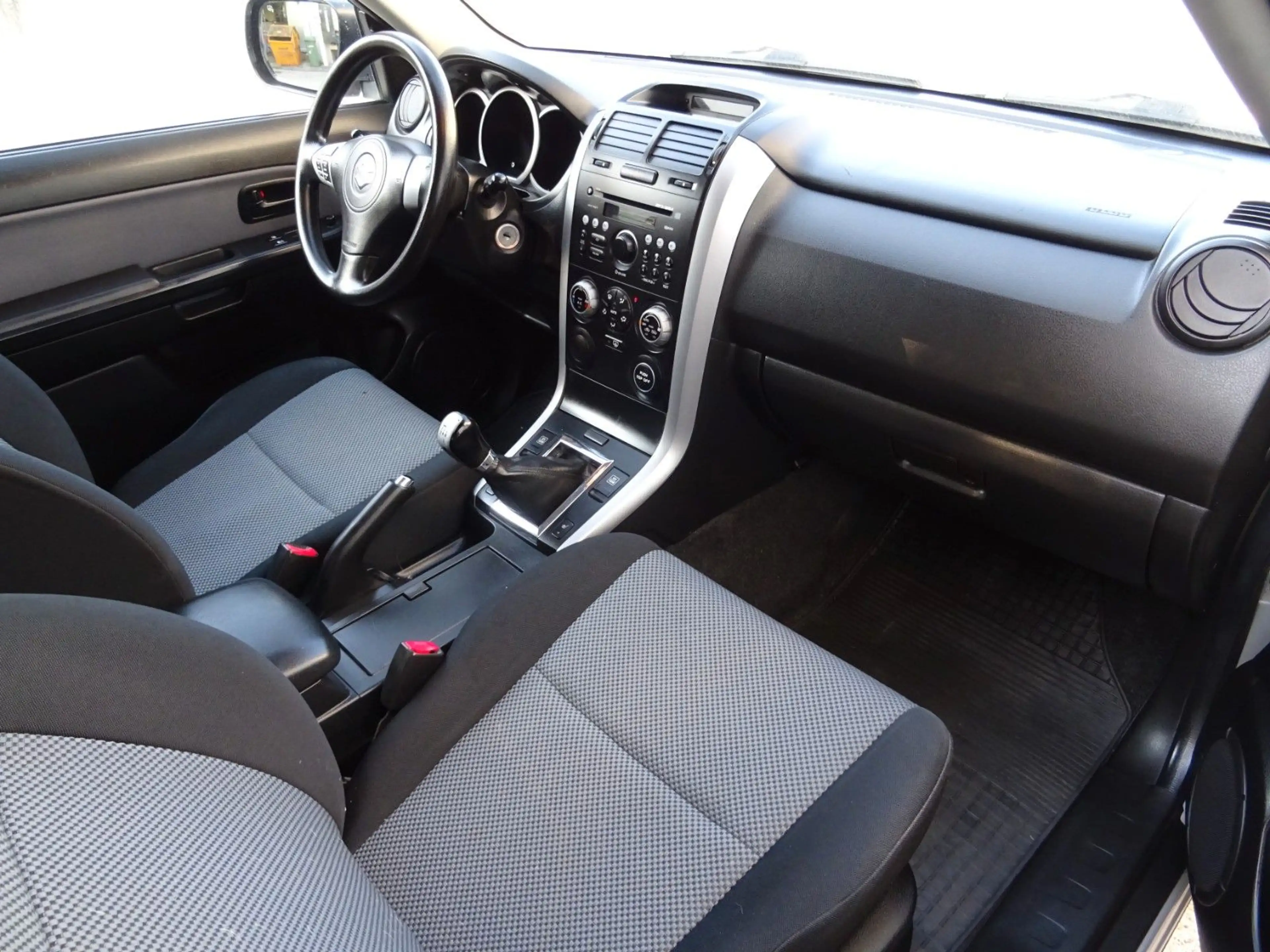 Suzuki Grand Vitara 1.6 Club — photo 13
