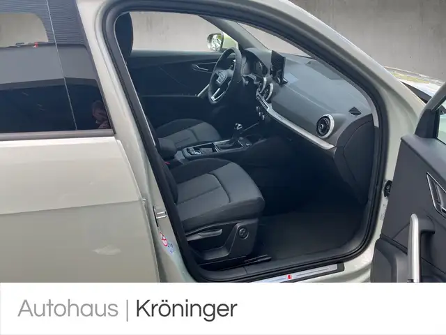 Audi Q2 view 9