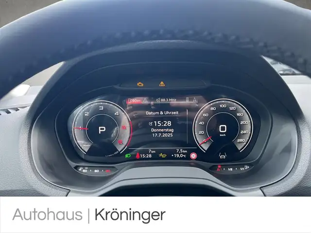 Audi Q2 view 12