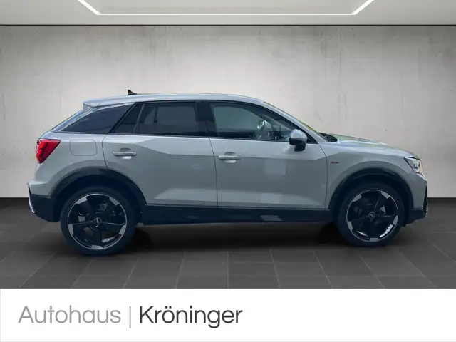 Audi Q2 view 4