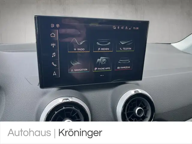 Audi Q2 view 15