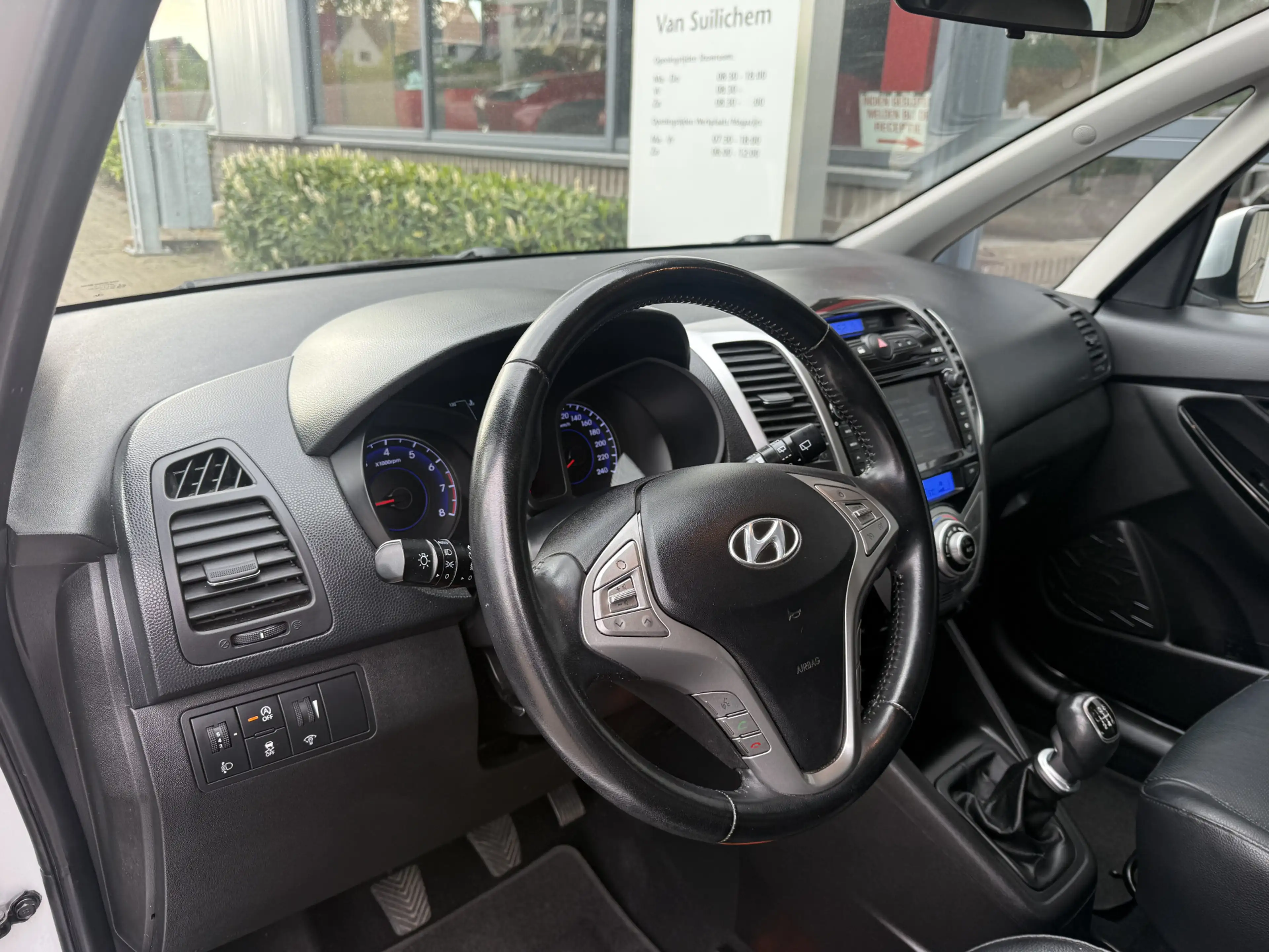 Hyundai iX20 1.6i i-Catcher — photo 15
