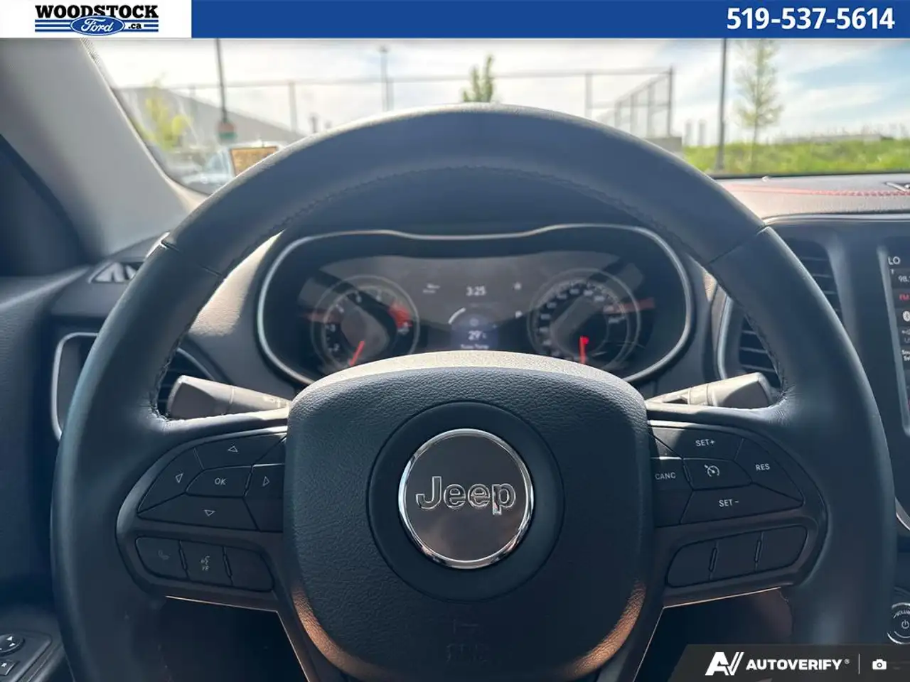 Jeep Cherokee снимка Jeep Cherokee