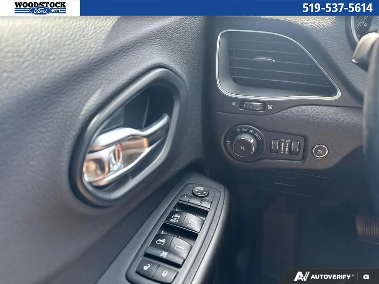 Jeep Cherokee снимка Jeep Cherokee