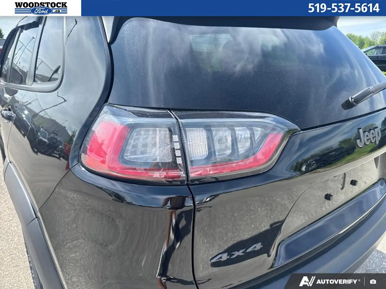 Jeep Cherokee снимка Jeep Cherokee